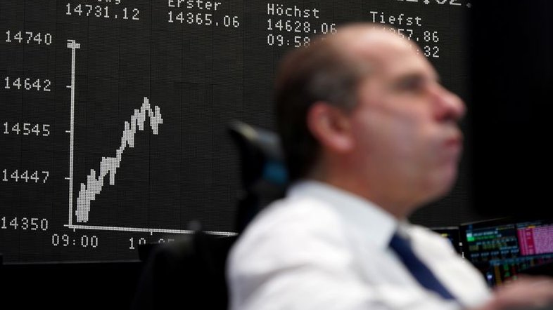 Ações europeias recuam com liquidação da tecnologia e receios sobre eleição francesa