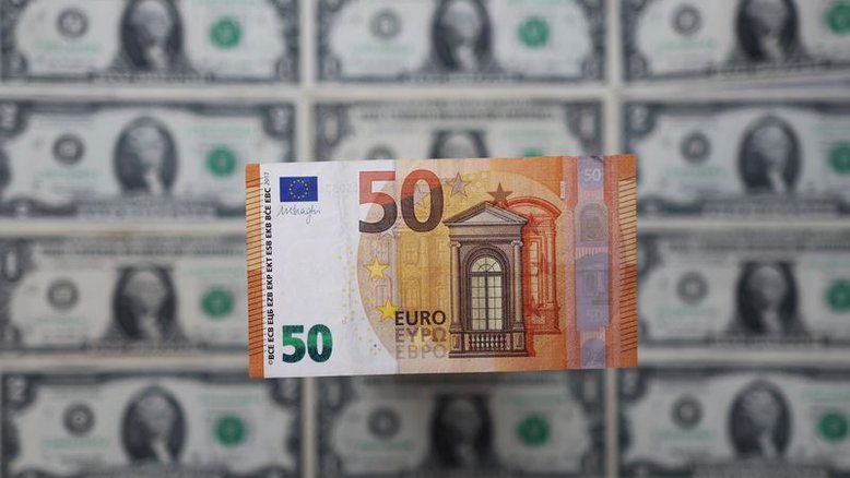 Euro vislumbra paridade com dólar em meio a riscos de recessão econômica