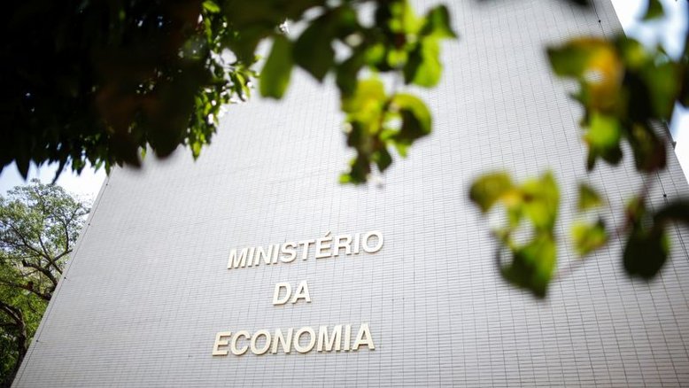 Economia não foi orientada a estudar mudança no teto e discorda de flexibilização sugerida por Bolsonaro