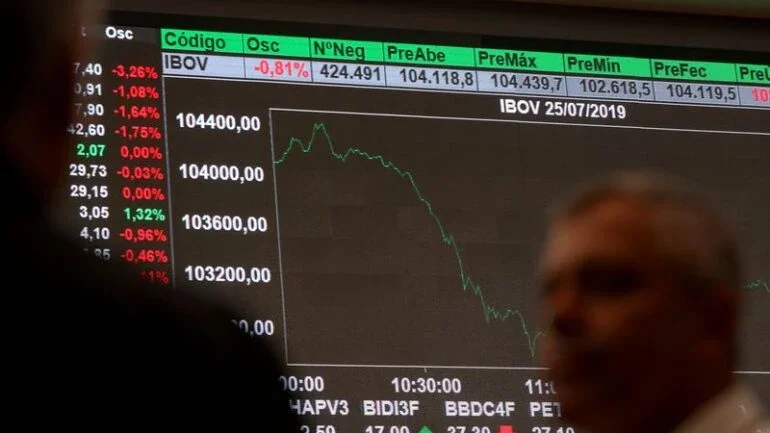 Ibovespa acelera queda no final, tem pior mês desde março de 2020