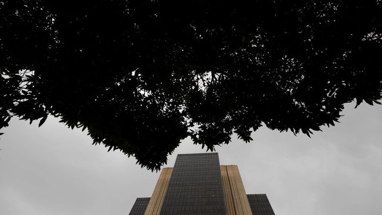 Mercado volta a aumentar projeções de inflação para 2022 e 2023 no Focus, mas melhora conta para PIB deste ano