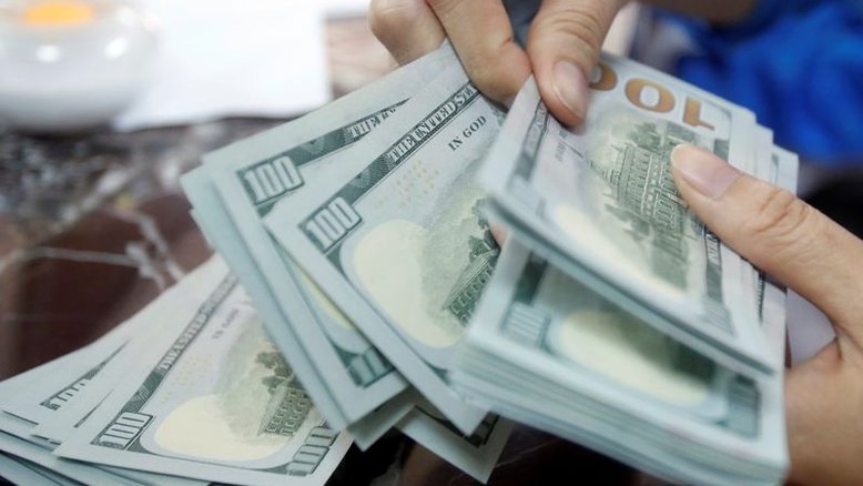 Dólar fecha acima de R$5,15, maior nível em quase 2 meses, com busca global por segurança