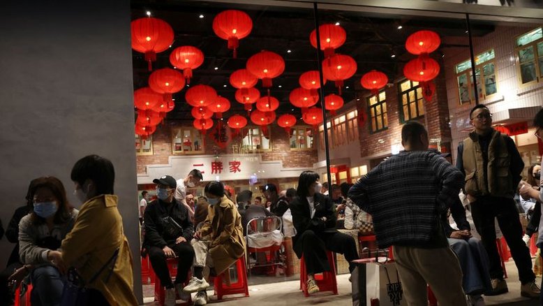 Economia da China esfria com impacto de lockdowns sobre fábricas e varejistas