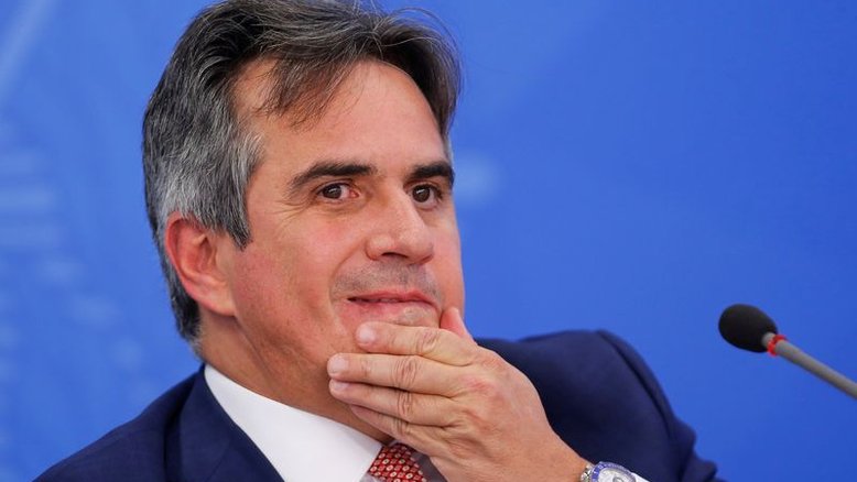 Ciro Nogueira tira férias e troca campanha de Bolsonaro pela da ex-mulher no PI