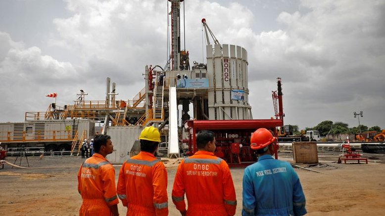 Preços do petróleo sobem com avanço na demanda e negociação de embargo da UE