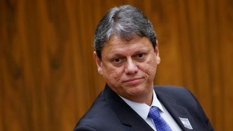 Tarcísio nomeia próprio cunhado e irmão de Michelle Bolsonaro como assessores especiais em SP
