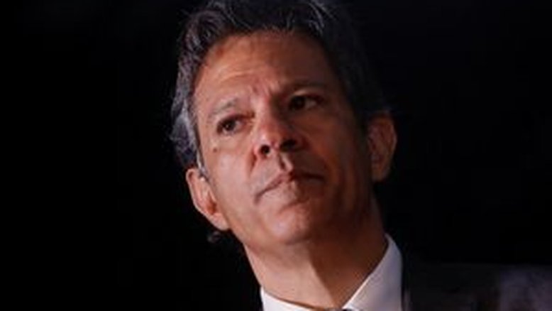 Taxa real de juros no Brasil é “fora de propósito”, diz Haddad citando inflação menor e atividade fraca