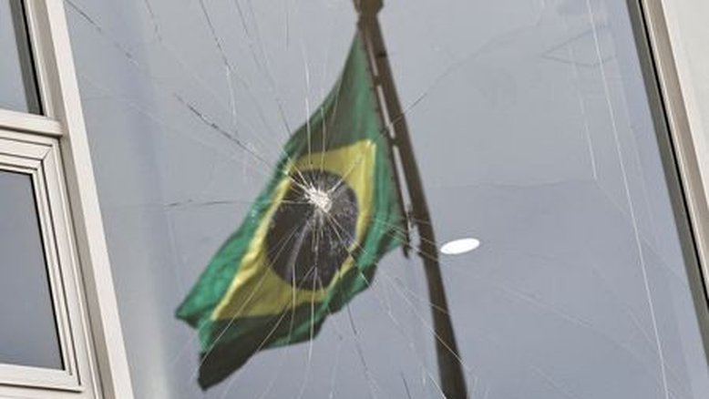 Investidores veem polarização e planos fiscais do Brasil como principais riscos após protestos