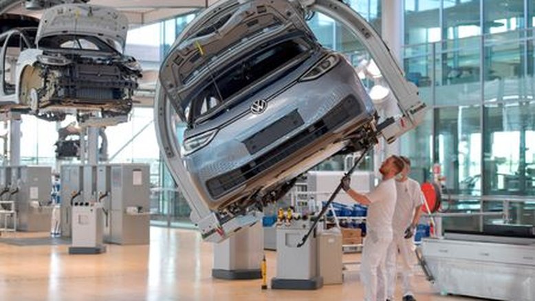 Venda de carros eletrificados cresce 300%; imposto da categoria sobe nesta segunda-feira