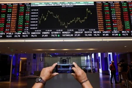Ibovespa avança com Petrobras; Americanas fecha a R$1