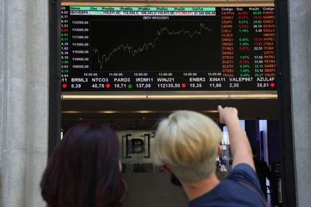 Ibovespa avança com recuperação de bancos e varejo em destaque