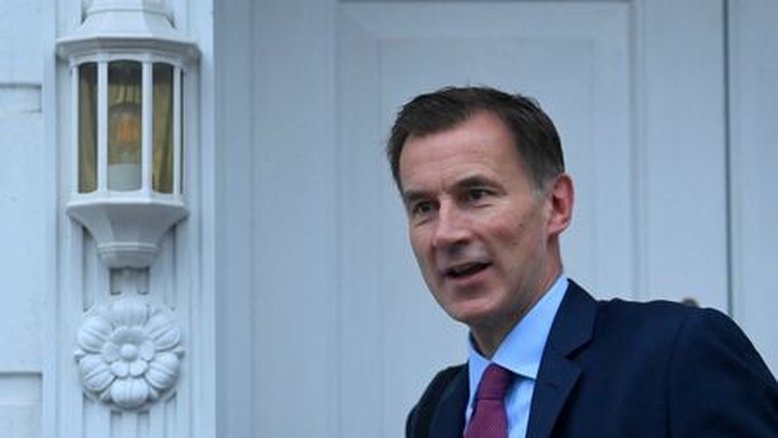 Hunt promete impulsionar crescimento, mas não cede em aumentos de impostos