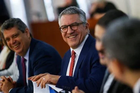 Padilha diz desconhecer qualquer discussão sobre mudança da meta de inflação
