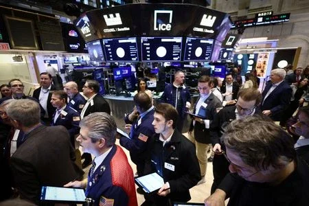 Wall St cai com alta de rendimentos dos Treasuries após leilão fraco