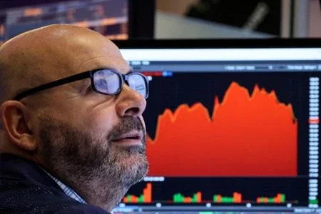 Wall St recua; Lyft tomba com perspectiva sombria