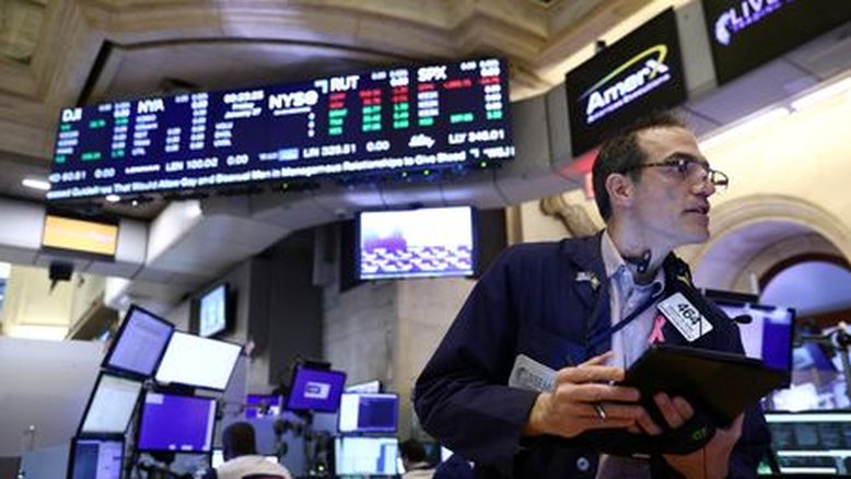 Wall St abre em baixa com maior temor de aumento de juros após dados do varejo