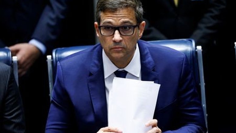 CORREÇÃO-Ordem no governo é baixar temperatura da tensão com BC, dizem fontes