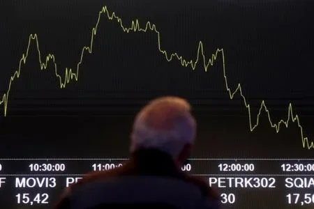 Ibovespa fecha em queda com atenções voltadas para Petrobras