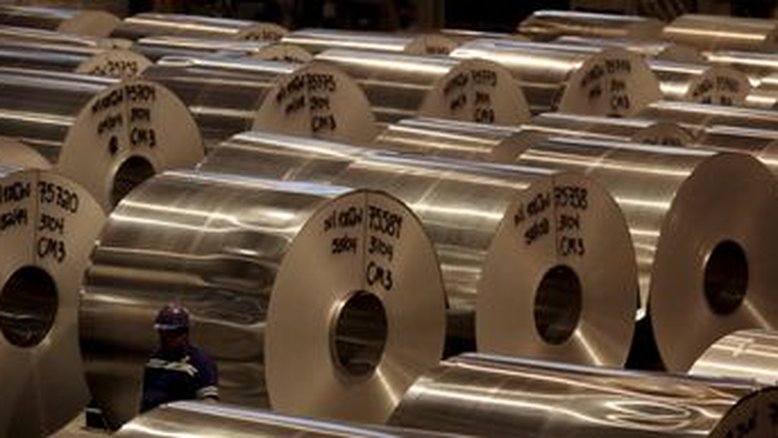 Indústria do Brasil reduz ritmo de contração em fevereiro, mostra PMI