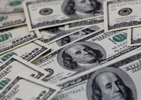 Dólar à vista fecha em baixa com dados favoráveis da China