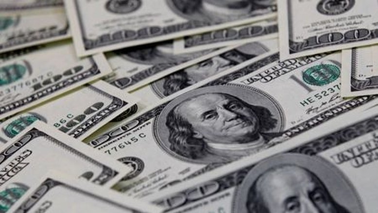 Dólar à vista fecha em baixa com dados favoráveis da China