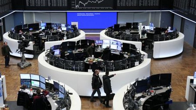 Ações europeias sobem, mas dados de inflação persistente limitam ganhos