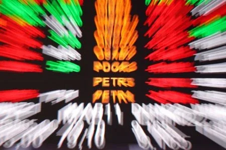 Ibovespa fecha em queda apesar de dividendo robusto da Petrobras; EDP Brasil dispara