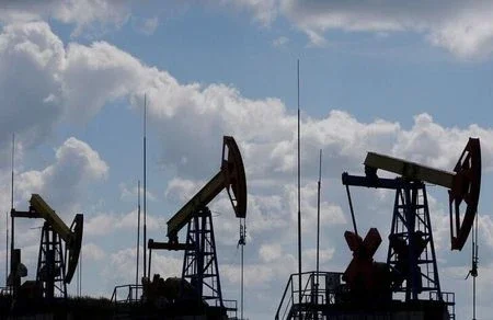 Petróleo sobe com alívio de temores por alta de juros nos EUA