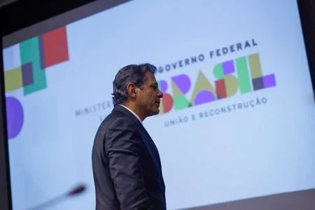 Contra desaceleração "certa" do PIB, Fazenda sob pressão aposta em reformas e estímulo