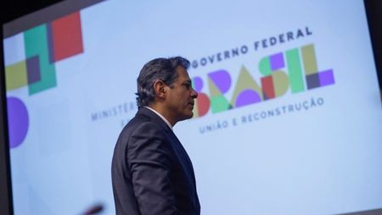 Contra desaceleração "certa" do PIB, Fazenda sob pressão aposta em reformas e estímulo