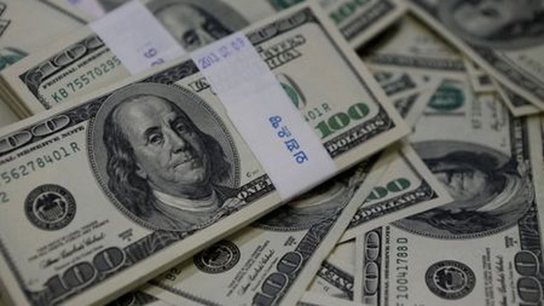 Dólar recua frente ao real com Fed em foco após dados de inflação e colapso de bancos nos EUA