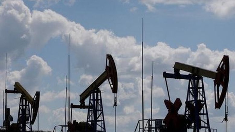 Preços do petróleo atingem menor patamar desde 2021 com temores bancários