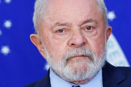 Lula cancela viagem à China