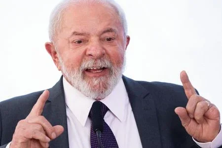 Governo brigará na Justiça por Eletrobras, diz Lula