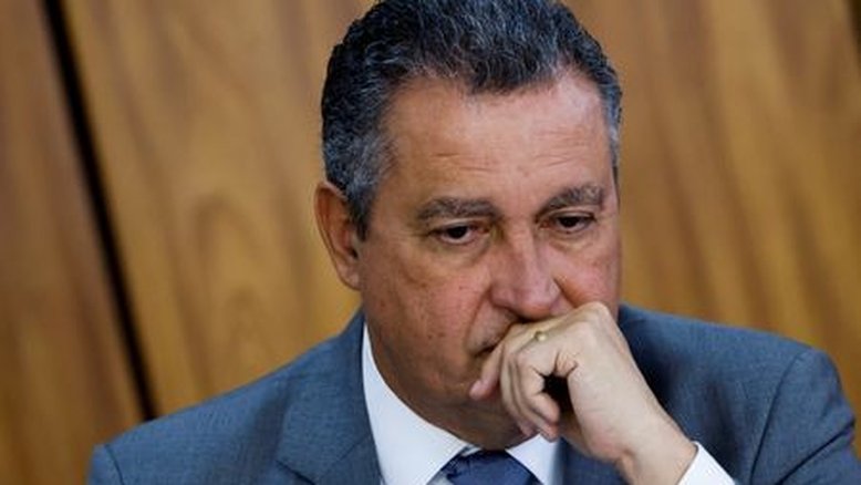 Tão perto, tão longe