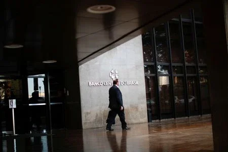 Taxas curtas do mercado de juros têm alta firme em dia de correção após comunicado duro do Copom
