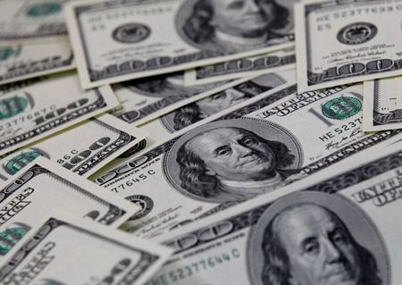 Dólar firma queda frente ao real após dados dos EUA mais fracos do que o esperado
