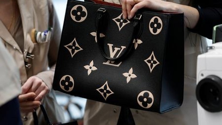 Setor de luxo impulsiona bolsas na Europa, mercado na França atinge novo recorde