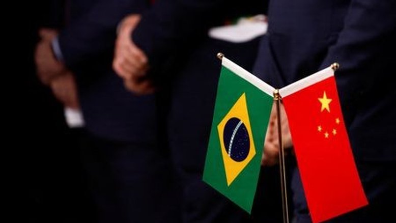 Bandeiras do Brasil e da China