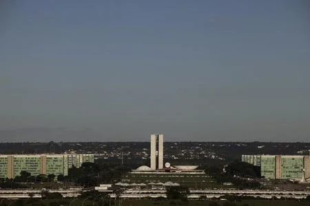 Esplanada dos Ministérios com o Congresso Nacional ao fundo, em Brasília