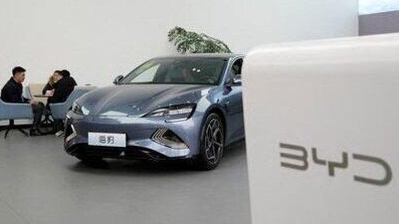 Transição para carros elétricos na China, liderada pela BYD, deixa marcas globais para trás