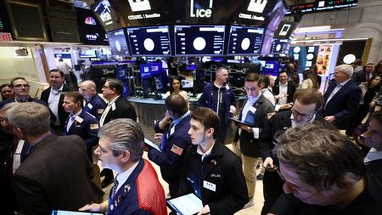 Dow Jones recua e S&P 500 fica estável após ganhos de empresas de tecnologia médica e queda da Netflix
