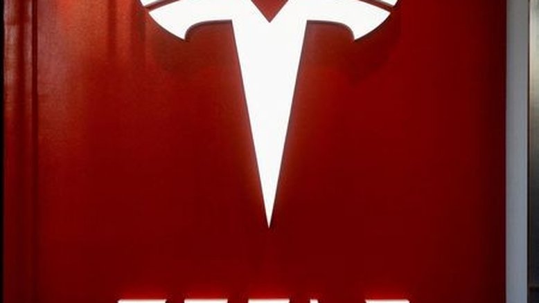 Margens da Tesla caem com política de descontos agressiva; ação recua