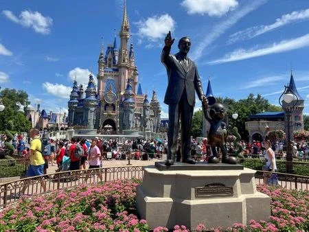 Disney corta preços de ingressos infantis em parques para aumentar a visitação