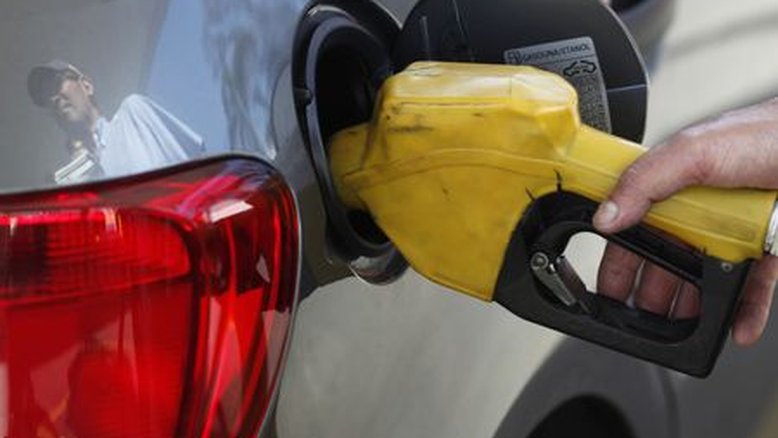 Diesel cai 2,4% nos postos do Brasil em abril, aponta Ticket Log