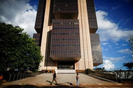 BC mantém Selic em 13,75% sem sinalizar corte da taxa, mas diz ser “menos provável” novos aumentos
