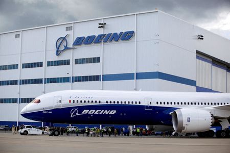 Entregas da Boeing caem pela metade em abril por defeito em componente do 737 MAX