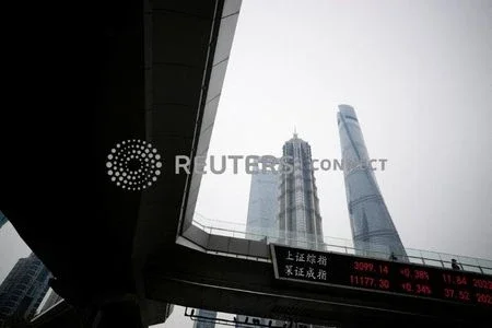 Ações da China recuam com queda nas exportações e cautela antes de inflação nos EUA