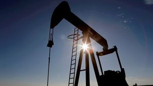 Petróleo recua 1% após dados dos EUA apontarem para novos aumentos de juros