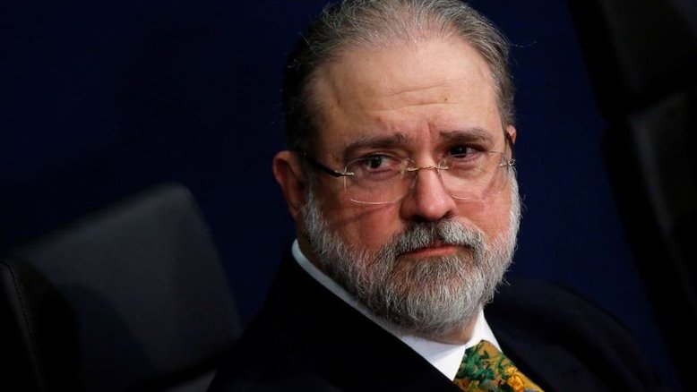 Aras cobra governadores por diferença entre doses de vacinas recebidas e aplicadas